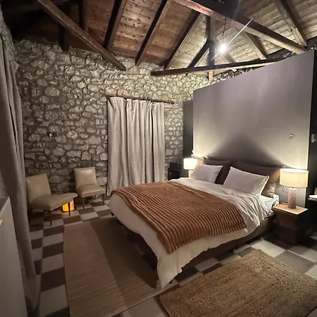 Wood & Stone Apartament Khrisovítsion